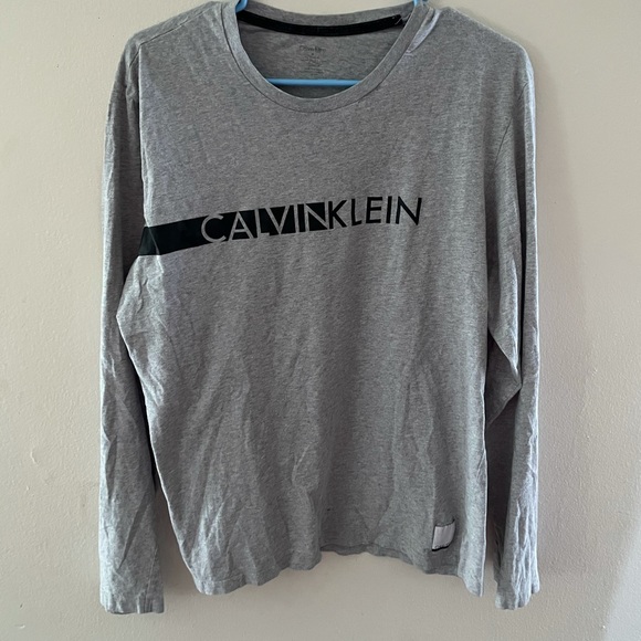 Calvin Klein long sleeve - Picture 1 of 2